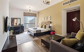 La Buena Vida Holiday Homes - Modern, Luxe & Spacious 4-Bed, Full Kitchen, Near To Beach, Tram & Marina